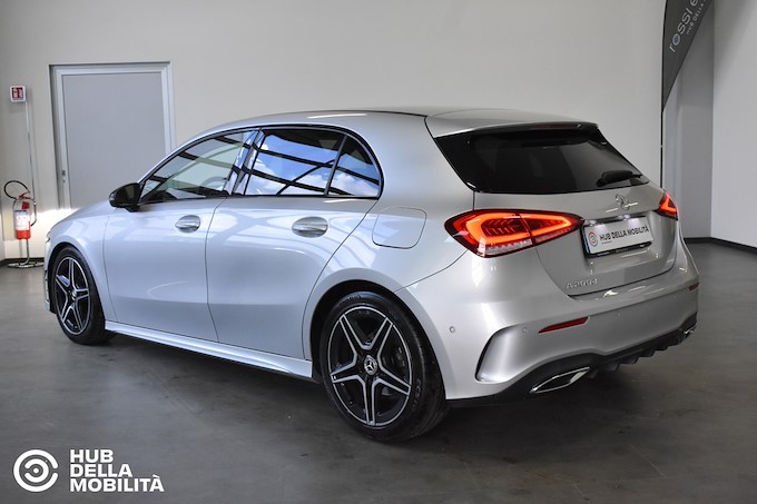 MERCEDES-BENZ A 200 d Automatic Premium